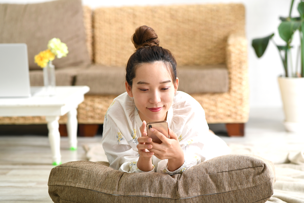 woman using her mobile phone