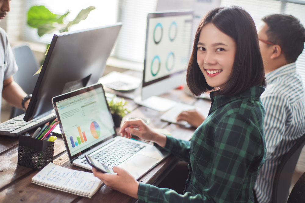 woman and her team working in an office